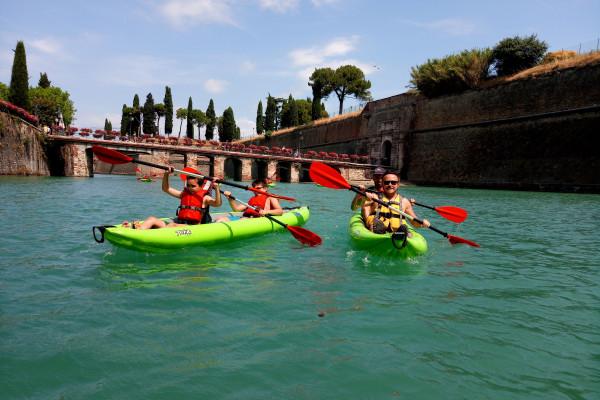 Canoa tra le mura di Peschiera