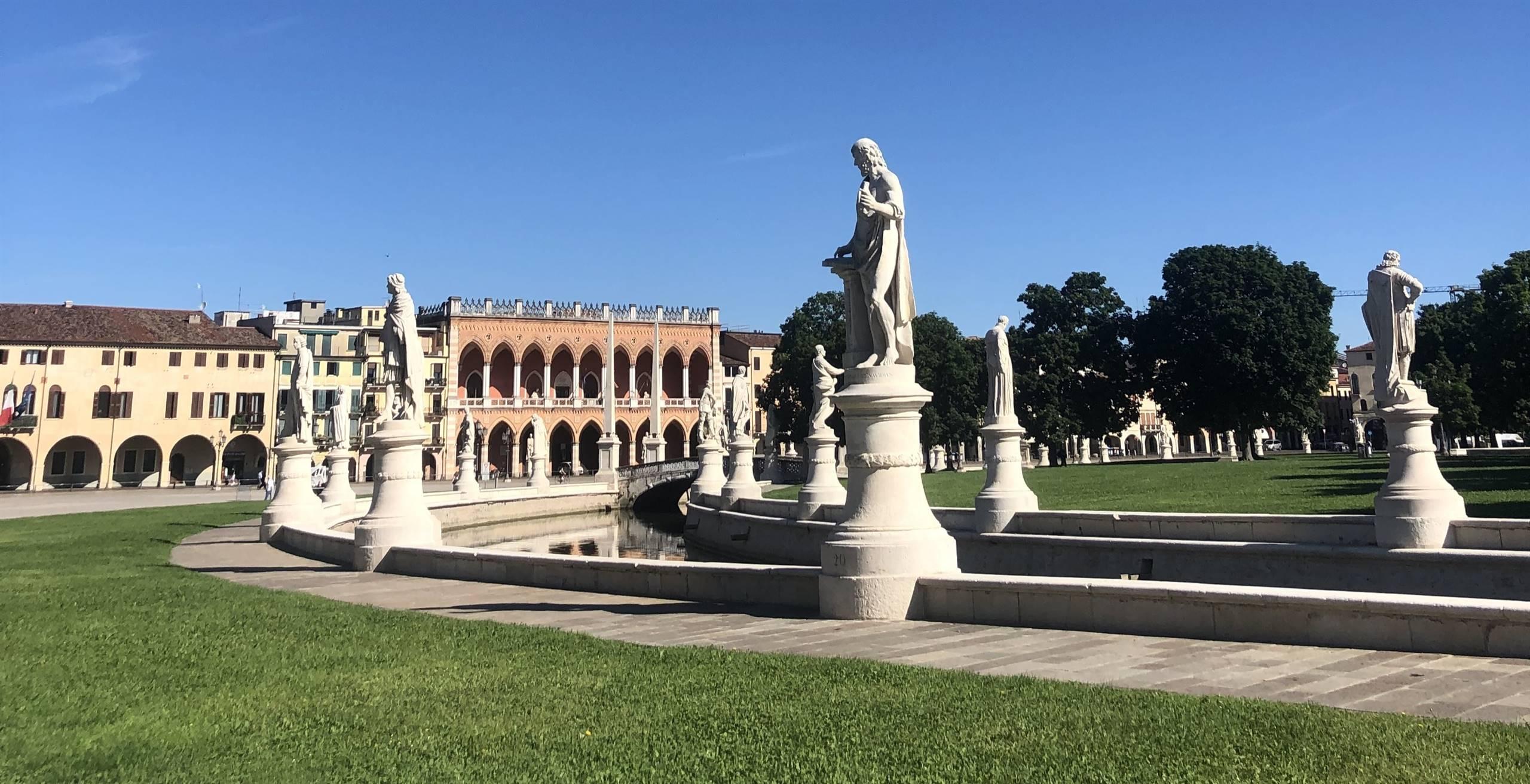 Statue in Prato della Valle
