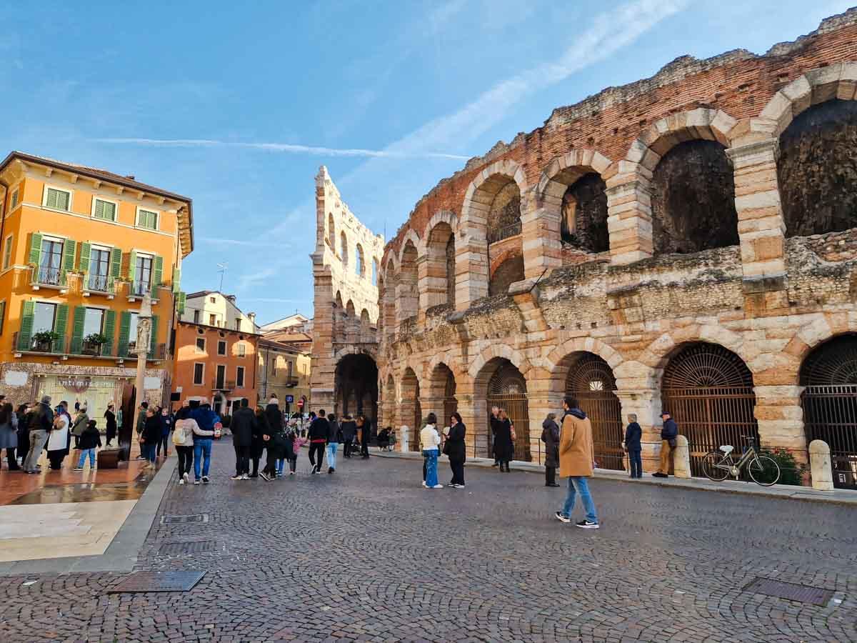 Verona-Piazza-Bra-Arena