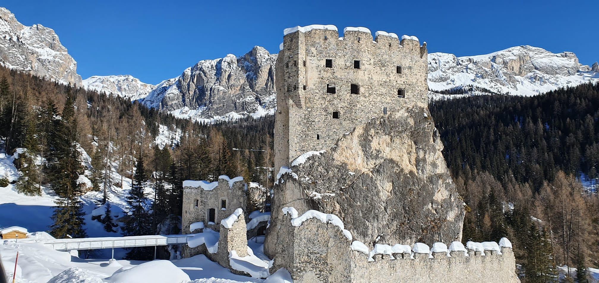 Castello Andraz in inverno