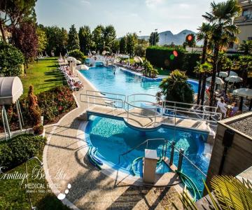 Piscina esterna giorno