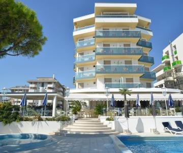 Facciata esterna vista dalla spiaggia