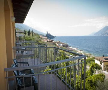 Vista lago dal balcone