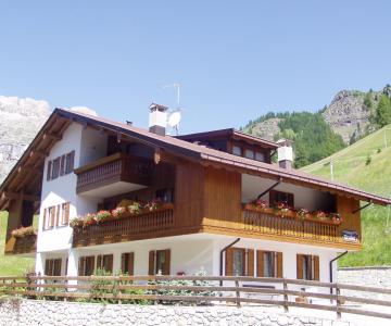 Chalet Pradat Apartments Estate