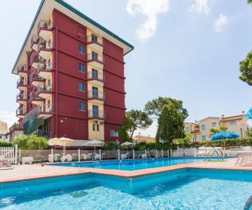 Frank facciata piscina.jpg