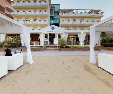 Hotel-Sorriso-Hall-Ristorante-e-Welness-Photo-1