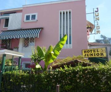 Hotel Junior