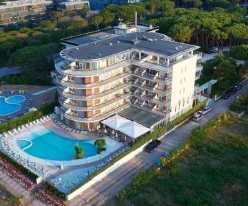 JesoloP facciata piscine.jpg