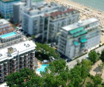 La Fenice & Siesta facciata.jpg