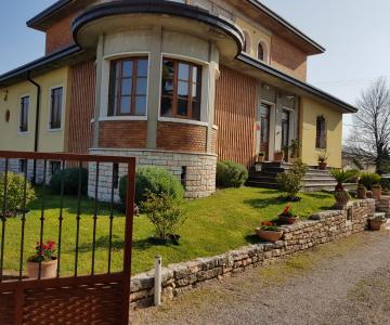 PHOTO-2019-05-06-18-19-34