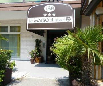 La Maison Hotel ingresso.jpg