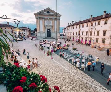 Manifestazione in piazza a mel