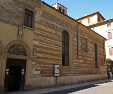 San Giovanni in Foro, Corso Porta Borsari 
