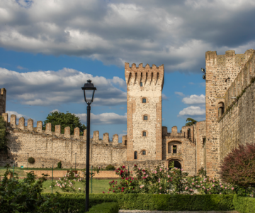 Cinta muraria con Torre del Soccorso