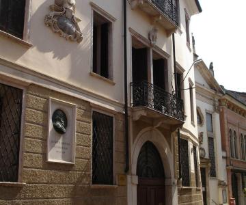 Palazzo Toaldi Capra