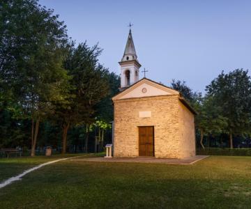 Esterno serale Chiesetta Panigale Bronzola