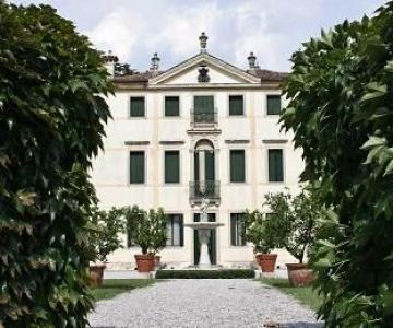 Villa - castello Lucheschi Morosini