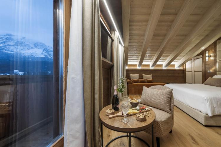 Grand Deluxe Room with Balcony and Mountain View