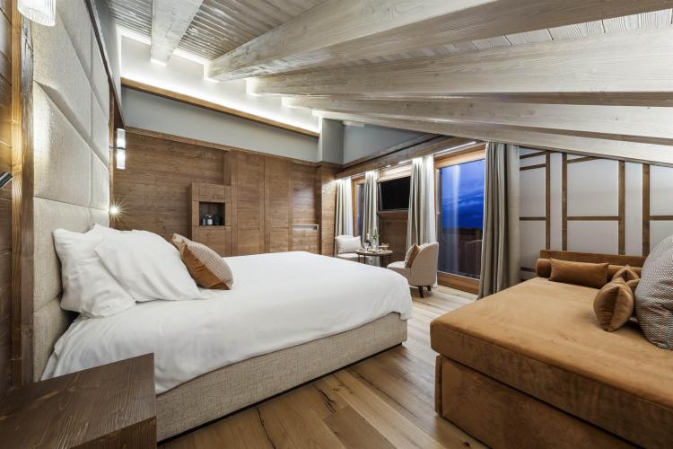 Grand Deluxe Room with Balcony and Mountain View