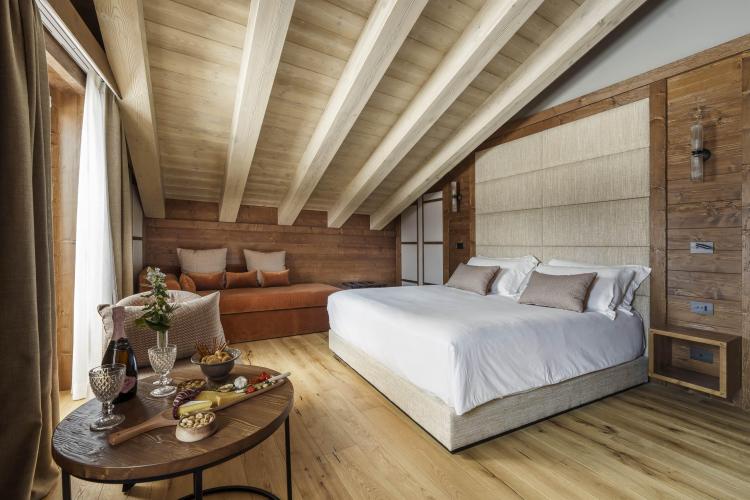 Grand Deluxe Room with Balcony and Mountain View