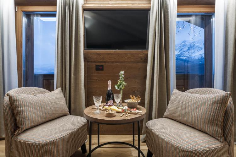 Grand Deluxe Room with Balcony and Mountain View