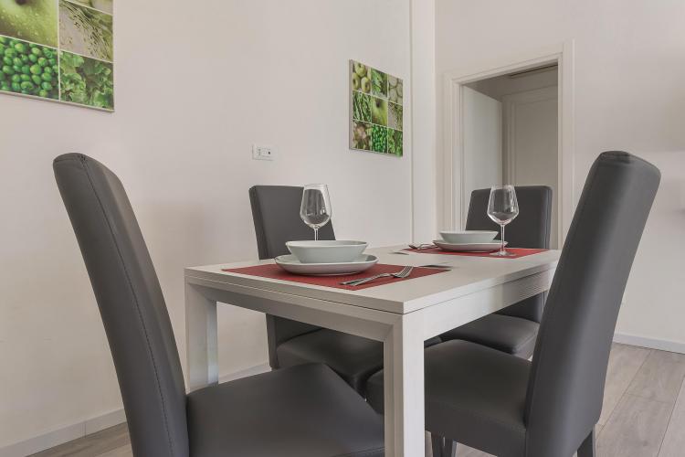 7 Flora Tv bassa risoluzione