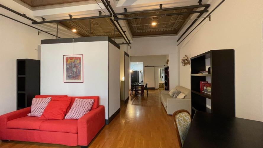 divano rosso e beige