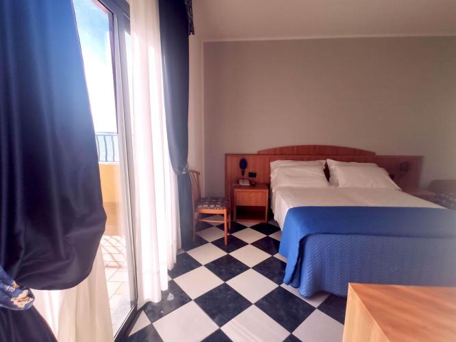 Camera matrimoniale con letto a castello