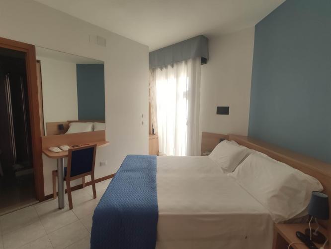 Camera matrimoniale con letto aggiunto