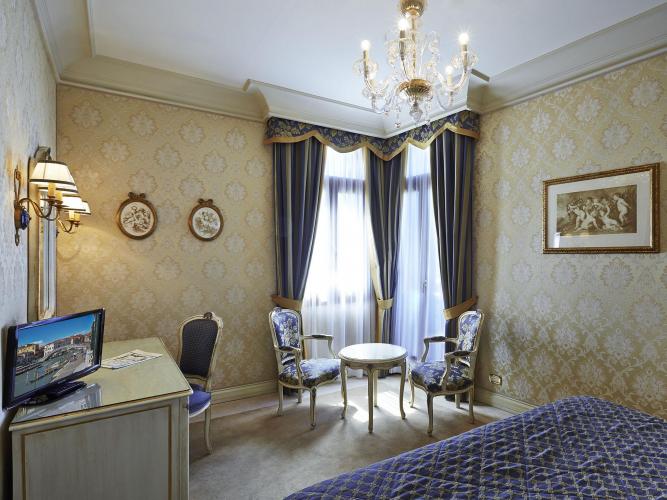 14.06.30 HOTEL ANTICHE FIGURE0131