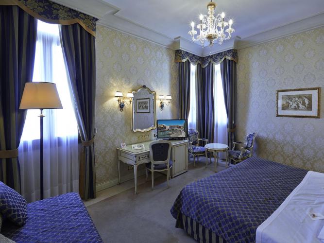 14.06.30 HOTEL ANTICHE FIGURE0097