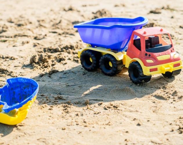 giocattoli in spiaggia g
