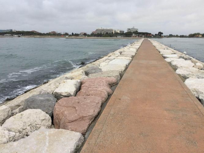 EA870B24-33D7-41F1-934D-F10D724A036E