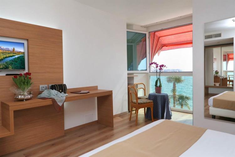 H.KRISS CAMERA VISTA LAGO2