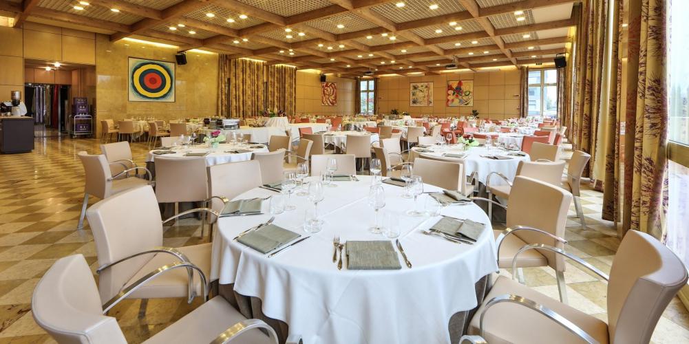 sala delle feste con tavoli ristorante A