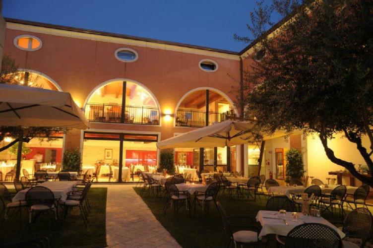 422564_283844648351718_355379317_n