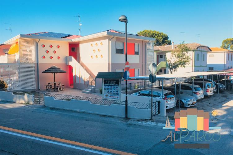 Villa Helen - parcheggio auto coperto e riservato 