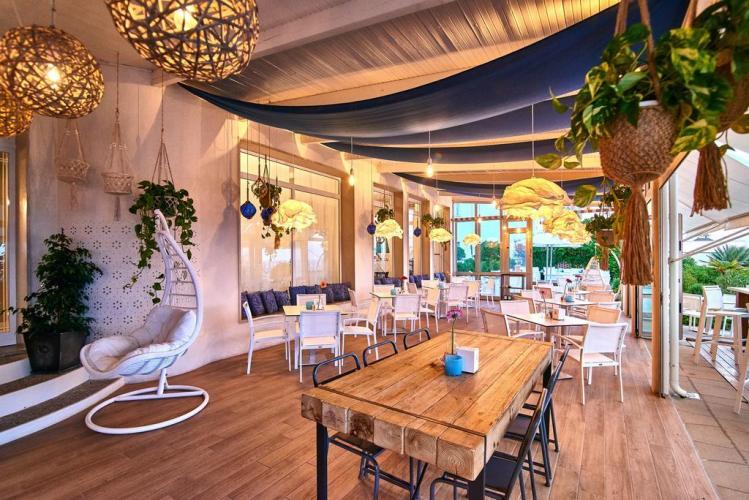 Concordia terrazza frontemare.jpg