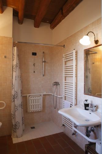 Stanza Ciliegia - Bagno accessibile - TenutaLaPila