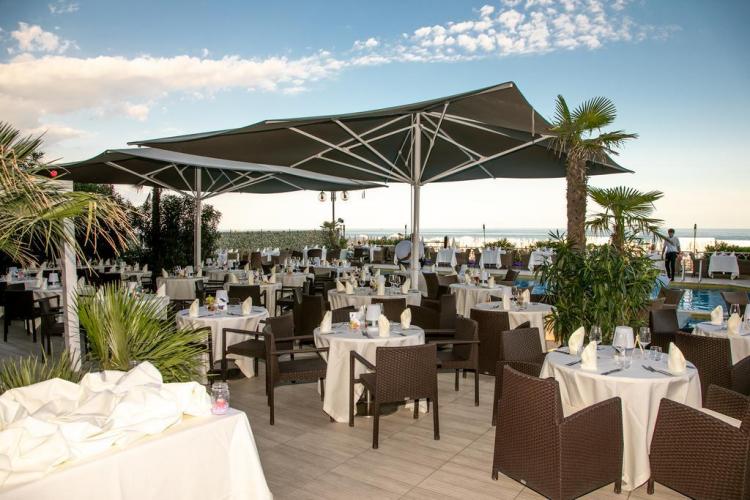 Byron terrazza mare