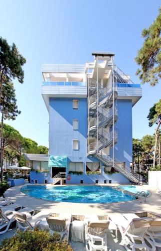 *facciata da piscina