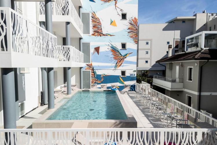 foto-piscina-riscaldata-hotel-marzia-caorle-7