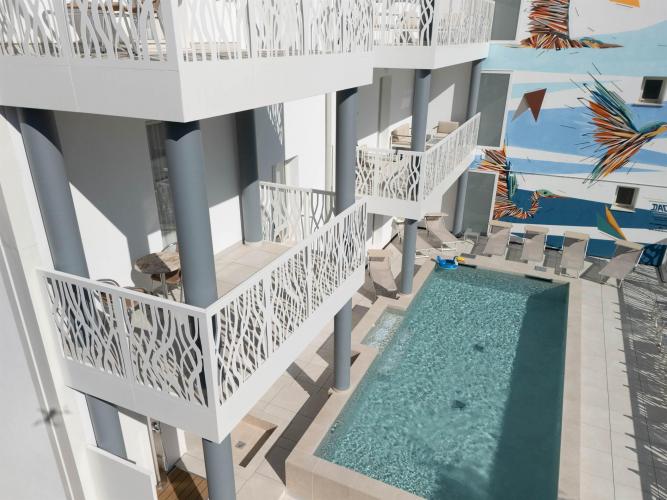 foto-piscina-riscaldata-hotel-marzia-caorle-2