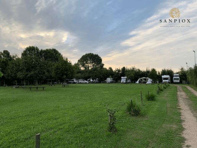 Vista su parte frontale agricampeggio.