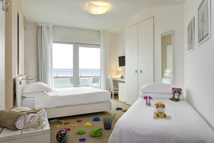 Adriatic camera bimbi