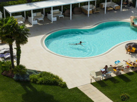 Hotel San Marco Pool mit Salzwasser.png