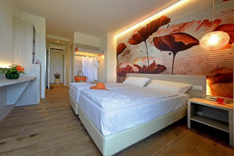 3A1B4E6F-A437-479E-9A6A-EB2FE90645CE