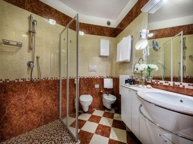 BAGNO JUNIOR SUITE CLASSIC - Copia  1024 x 768