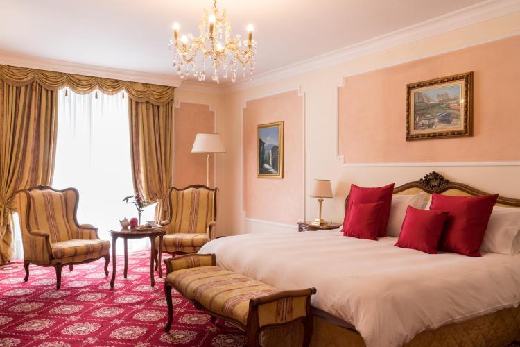 20 - AGH Junior Suite