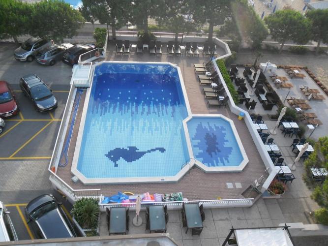 La Bussola piscina.jpg